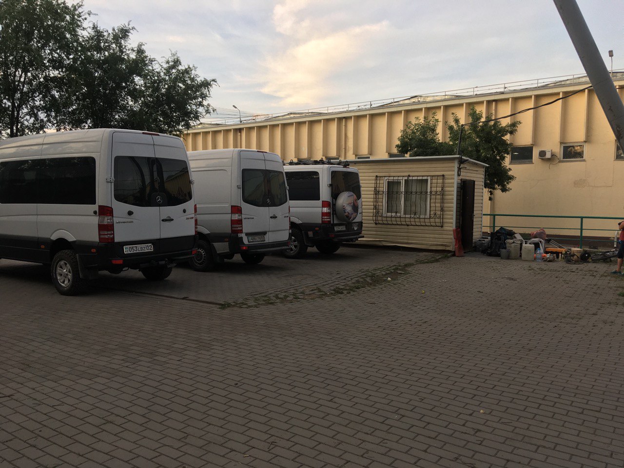 База, офис, место сбора и автомобильный парк Sprinter 4x4 Велотур Казахстан